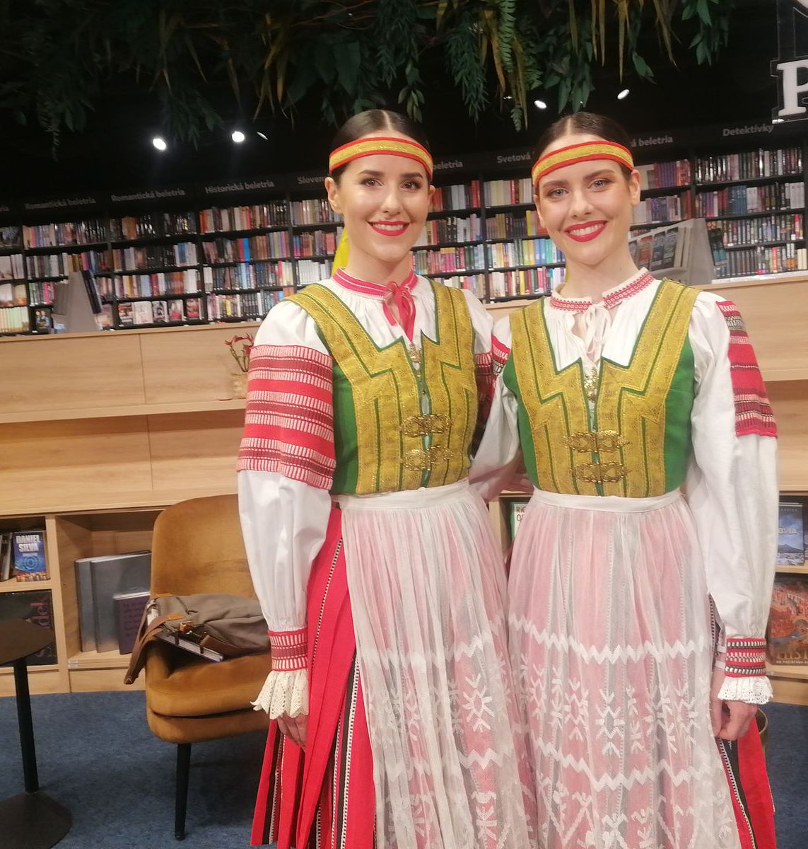 Veronika Vargová a Zuzana Poláčková tancujú v...