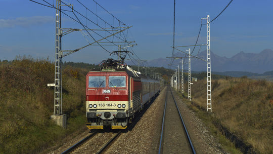 Na železničnej trati v Bratislave zrazil vlak človeka