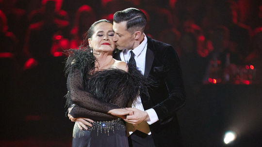 Herečka Hana Gregorová na tanečnom parkete. 