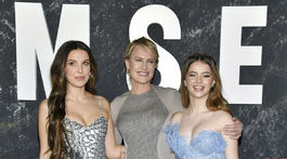 Zľava: Herečky Millie Bobby Brown, Robin Wright...
