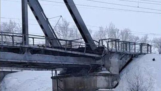 Sabotéri poškodili most v Rusku. Armáda tadiaľ preváža muníciu 