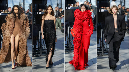 Modelky na prehliadke Stella McCartney...