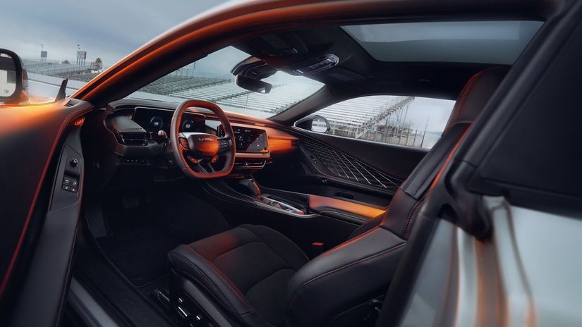 Interiér rešpektuje tradíciu trojramenným...