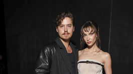 Cole Sprouse a jeho partnerka Ari Fournier 