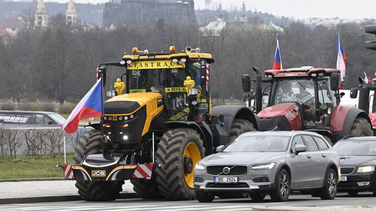 Namiesto Liverpoolu traktory a hnoj na ceste! Sparte i UEFA komplikujú situáciu rozhnevaní poľnohospodári