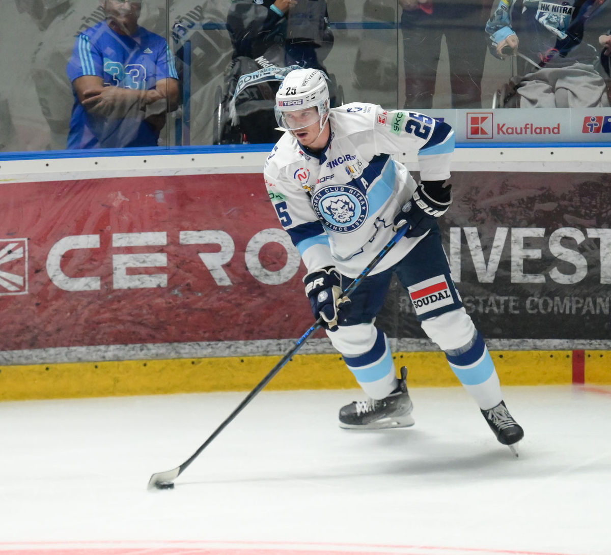 Samuel Buček v drese HK Nitra.