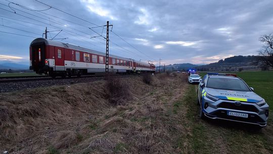 Vlak zrazil človeka, železničnú dopravu pri Vrútkach prerušili