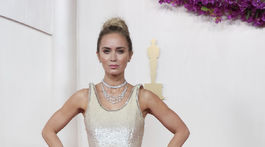 Herečka Emily Blunt si obliekla kreáciu Schiaparelli Haute Couture a vzala šperky Tiffany & Co.