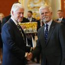 Bill Clinton, Petr Pavet, Pražský hrad, štátne vyznamenanie Rad T. G. Masaryka