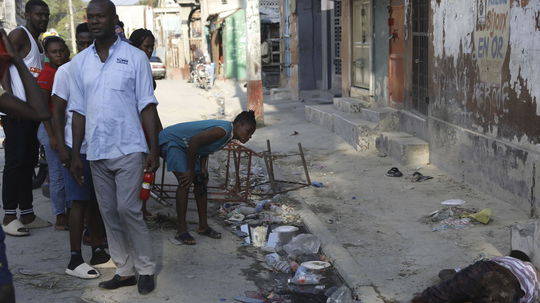 Haitský premiér vyzval zločinecké gangy, aby zložili zbrane