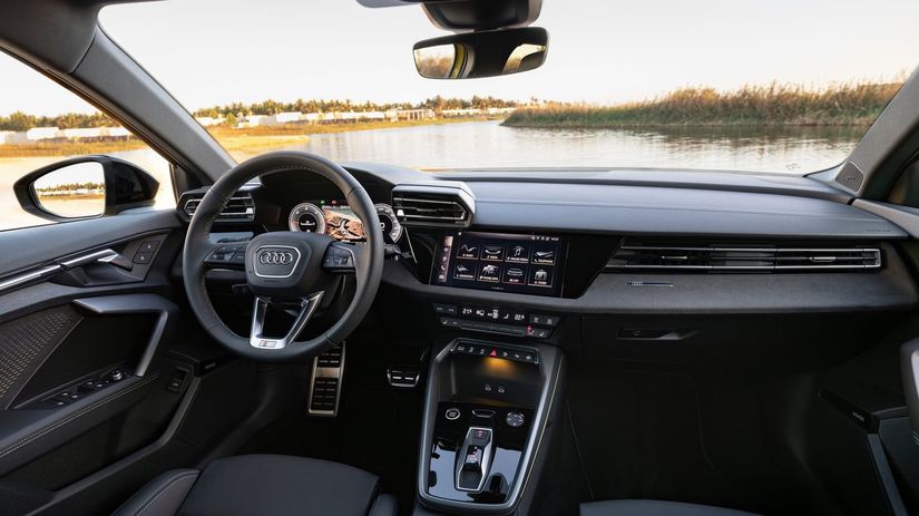 Interiér má vylepšený infotainment aj nové...