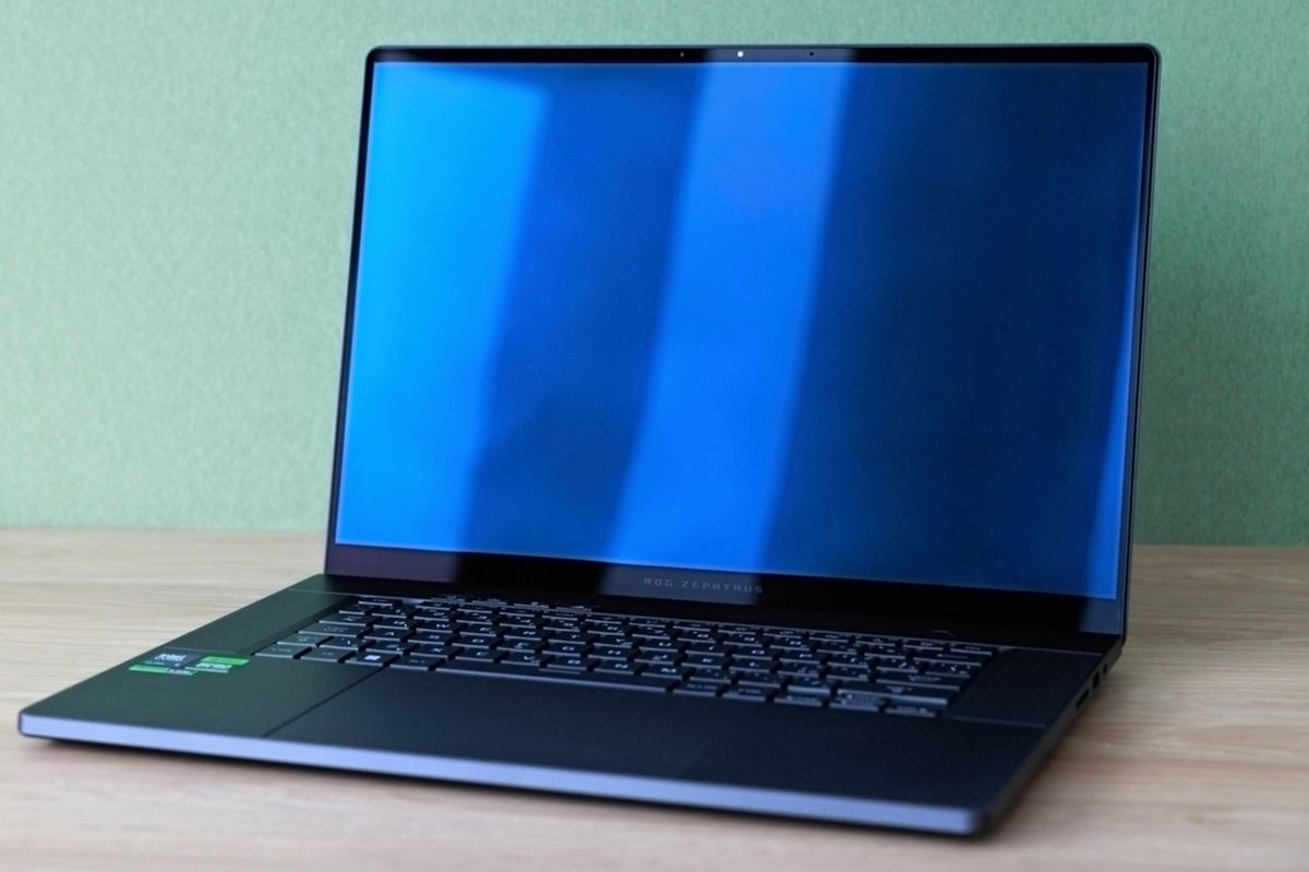 ROG Zephyrus G16 sa, vzhľadom na ostatné...