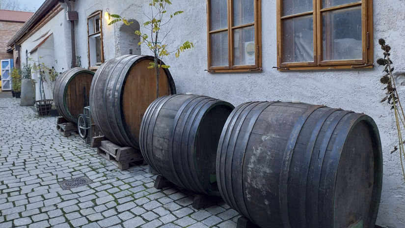 Vínne sudy vo vinárstve Malíkovcov, Modra