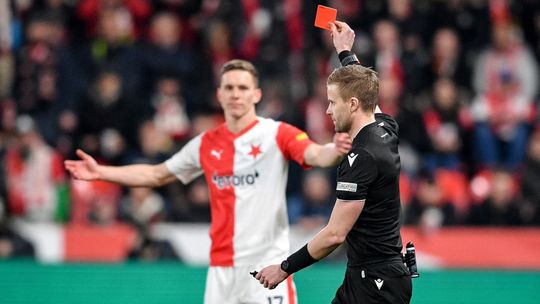 Červená karta a tri rany do prestávky. Slavia bola proti favorizovanému Milánu bez šance