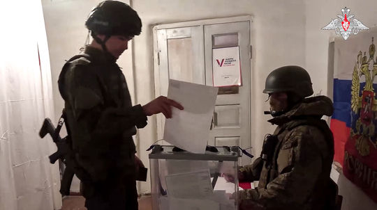 V Rusku sa začali prezidentské voľby. Ako prví hlasujú voliči na Ďalekom východe