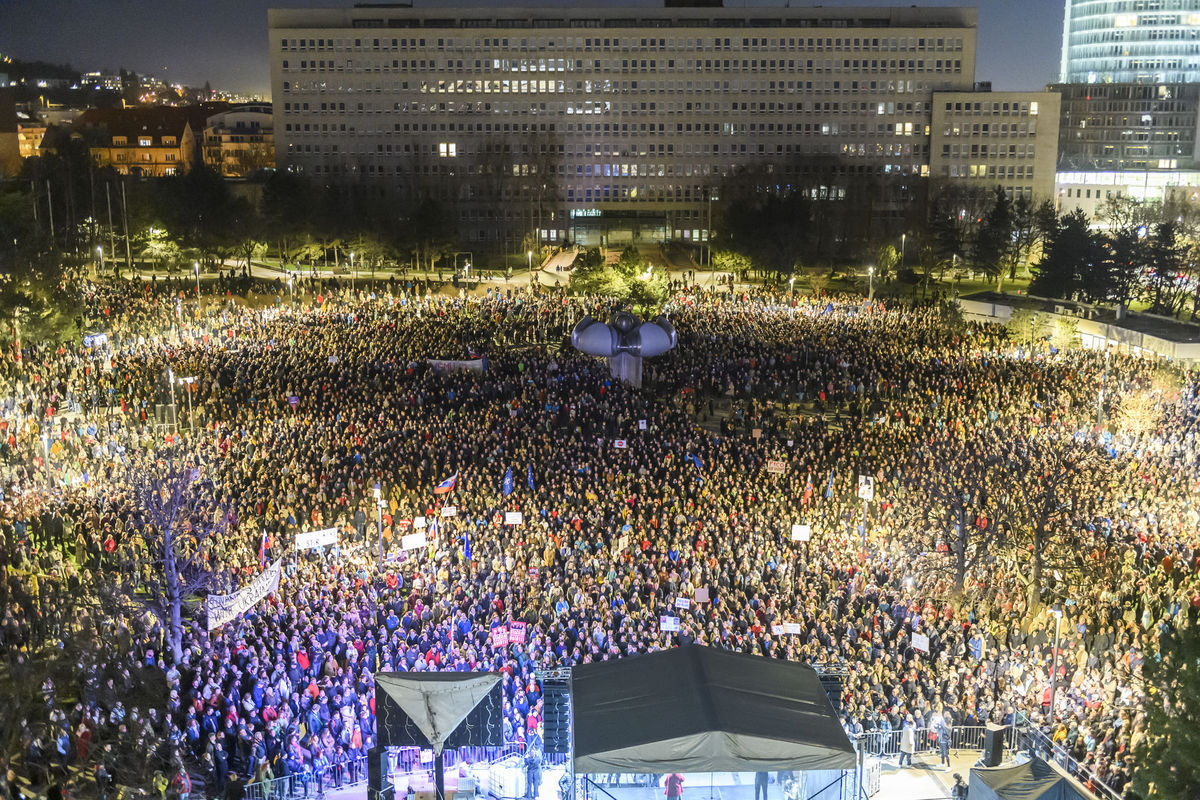 Protestujúci počas protivládneho protestu na...