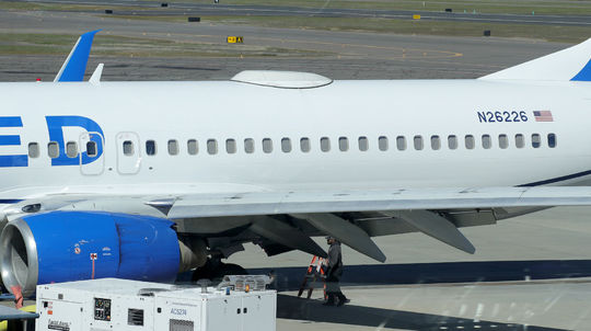 Boeing pristál bez časti vonkajšieho plášťa, mohol ho stratiť počas letu