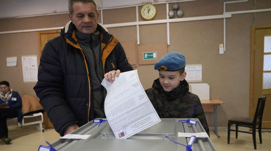 Putinova strana čelí v druhý deň volieb masívnemu kyberútoku