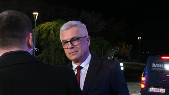 Ivan Korčok prichádza na prezidentskú debatu.