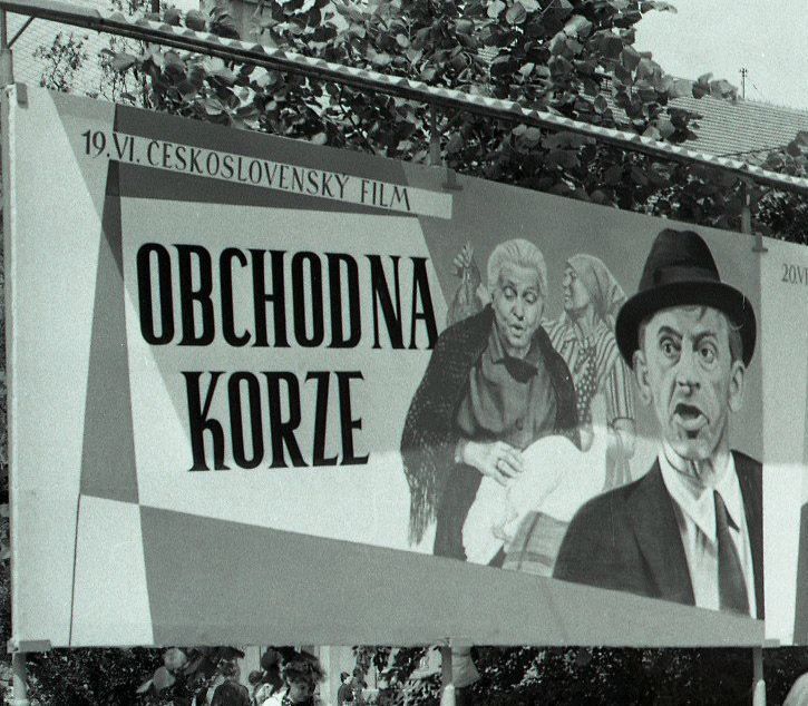 Plagát k slávnemu filmu Obchod na korze z roku...