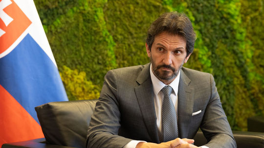 Kaliňák pre Pravdu: Dodávky systémov protivzdušnej obrany meškajú, no prvú batériu dostaneme čoskoro. Na Sliači budeme musieť búrať