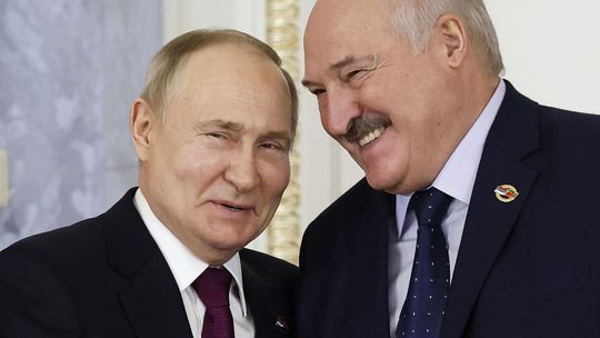 Lukašenko sa bude učiť od Kremľa. Ohromilo ho, že Putina podporilo priveľa Rusov