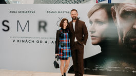 Herec Tomáš Maštalír s manželkou Kristínou na premiére filmu Smršť.