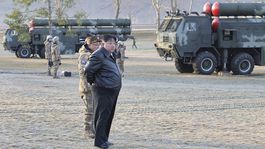 Kim Čong-un / Salvové raketomety /