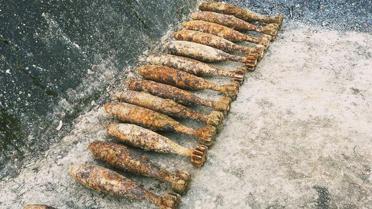 Pri výkopových prácach v obci Šávoľ boli objavené delostrelecké míny