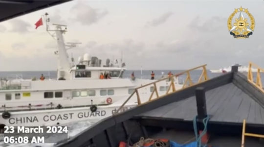 Loď čínskej pobrežnej stráže poškodila filipínsku zásobovaciu loď
