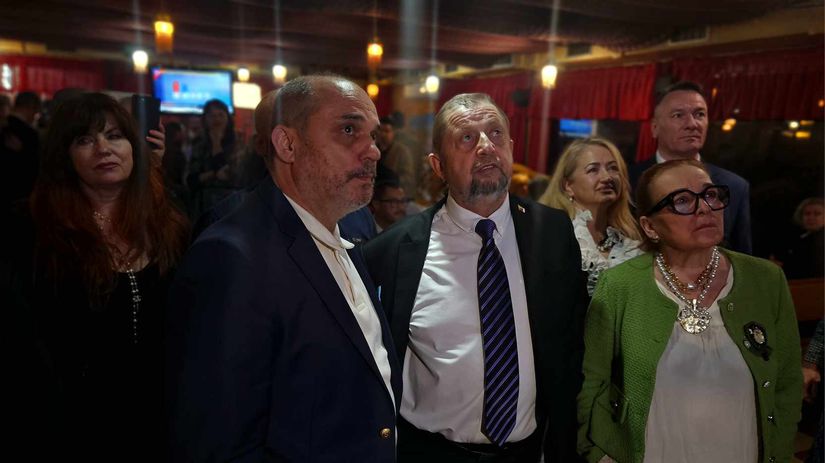 Volebná noc v centrále kandidáta Štefana Harabina