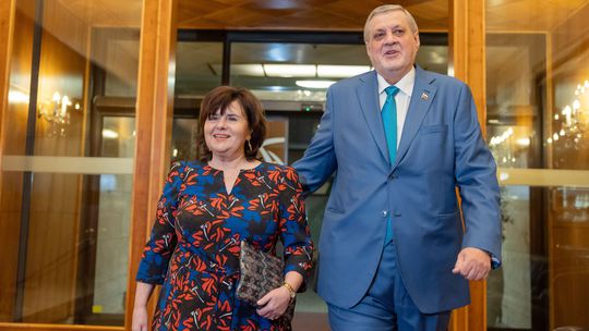 Ján Kubiš počas volebnej noci.