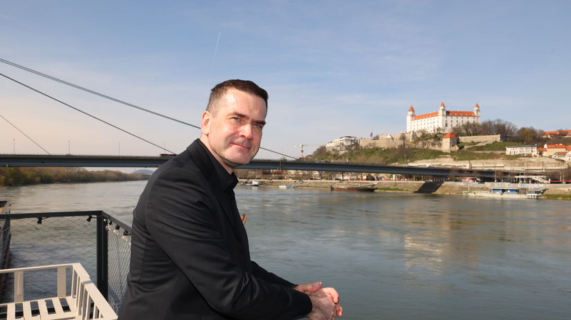 Wojciech Bogdan, marketingový a finančný...