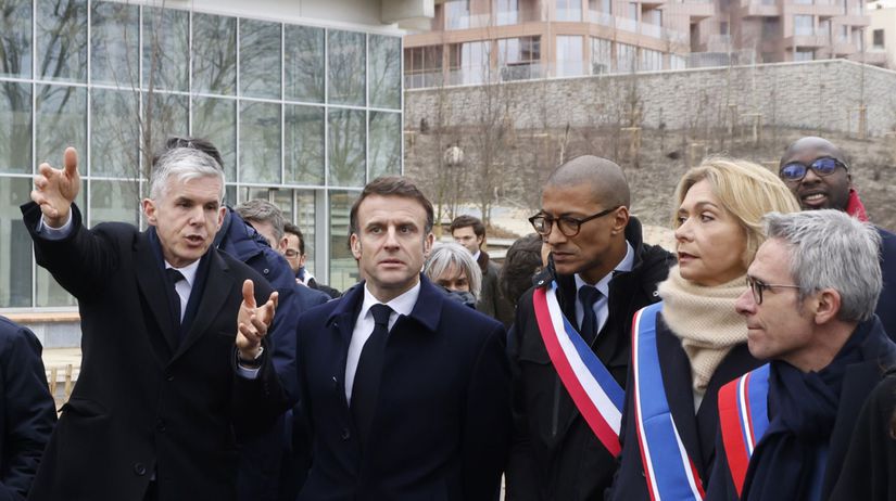 Francúzsky prezident Emmanuel Macron (druhý...