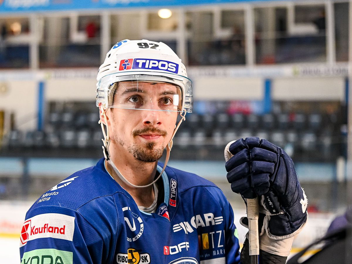 Miloš Bubela v drese HK Nitra.