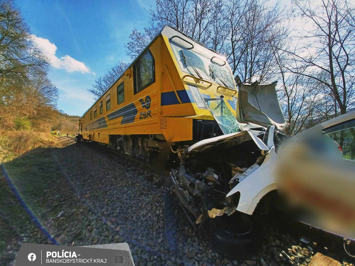 Na železničnom priecestí v obci Pitelová v...