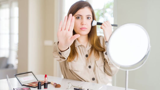 kozmetika, nebezpečná kozmetika, žena