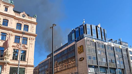 Na Václavskom námestí horelo, dym bolo vidieť z celej Prahy