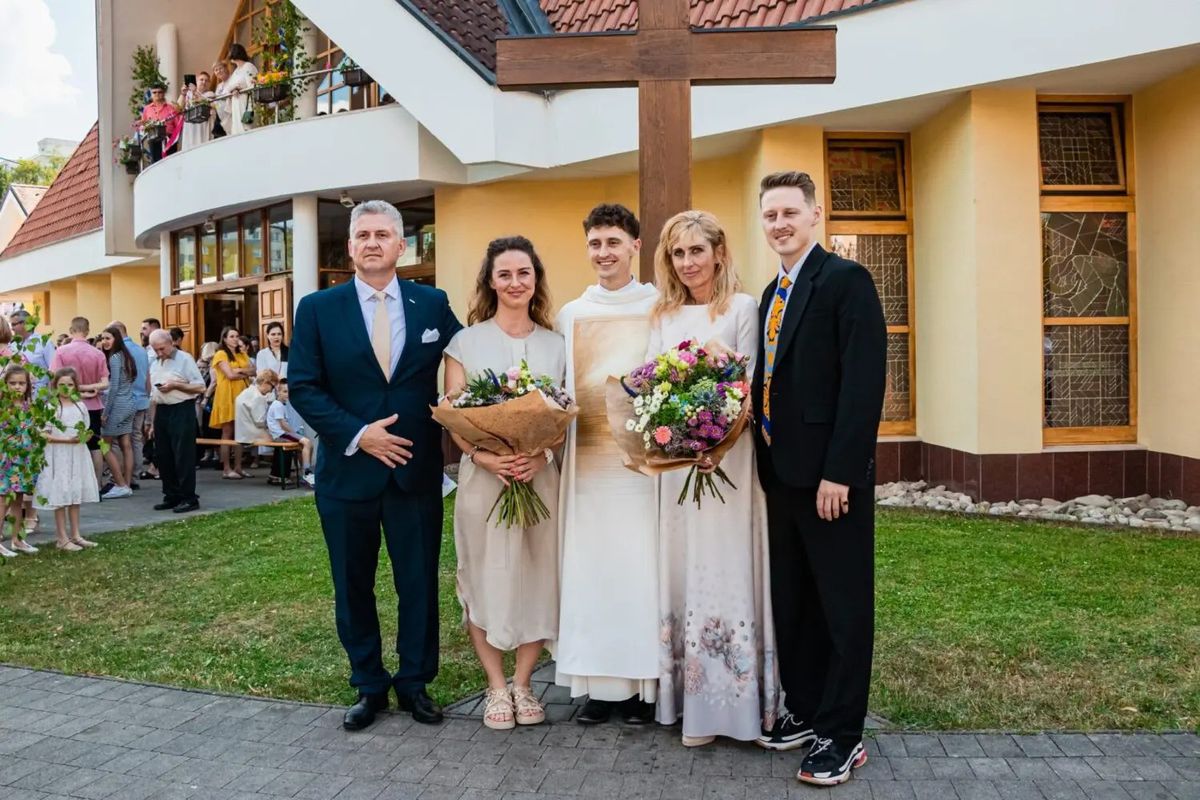 S rodičmi a bratom po kňazskej vysviacke.