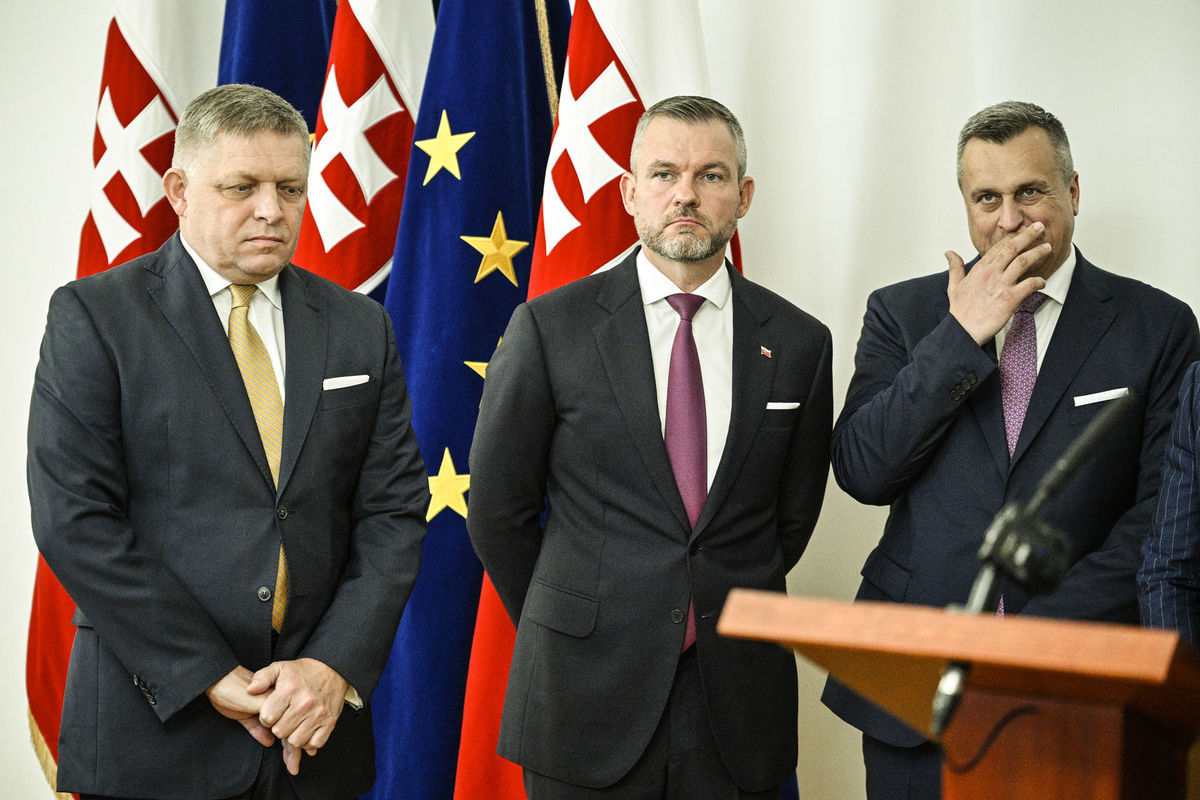 Predseda Smeru Robert Fico, predseda strany...