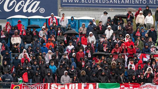 Zápas v Getafe museli prerušiť pre rasové útoky domácich priaznivcov