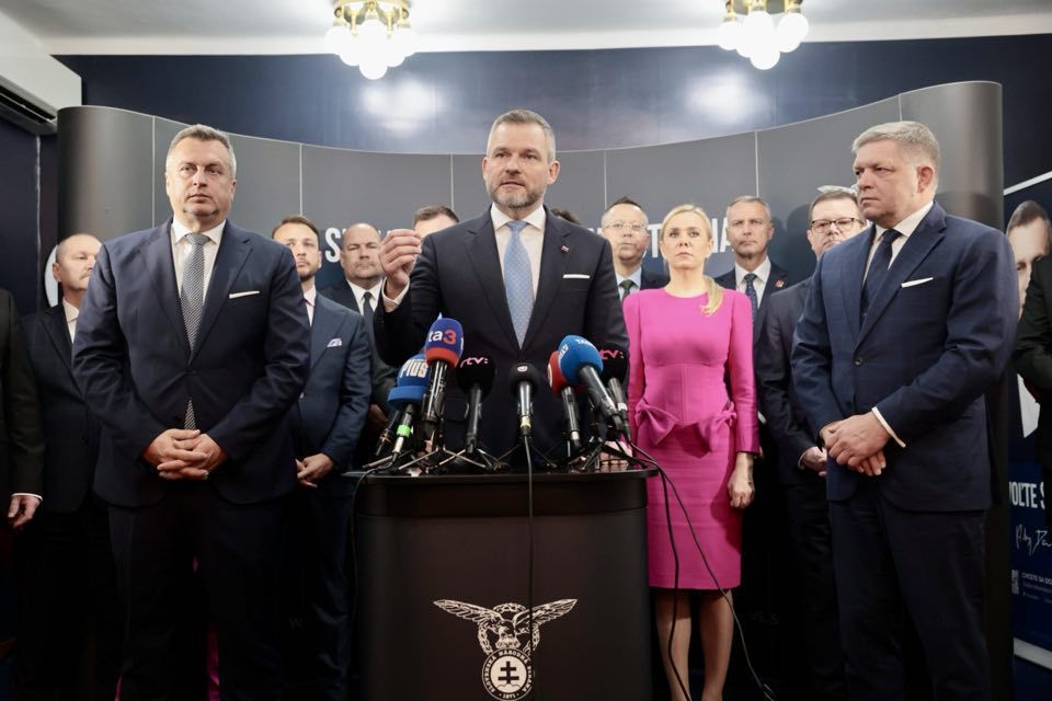 Líder SNS Andrej Danko a šéf Smeru Robert Fico...