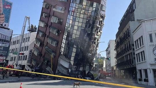 Taiwan zasiahlo ničivé zemetrasenie, najsilnejšie za 25 rokov