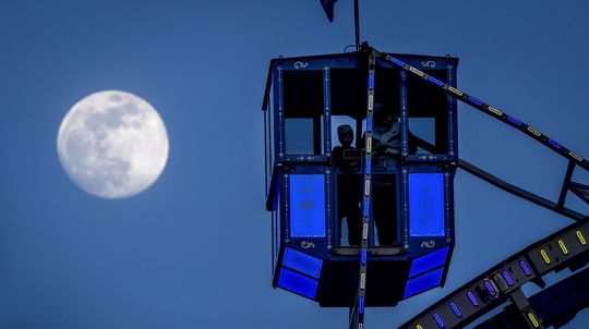 Biely dom žiada NASA o vytvorenie samostatného časového pásma pre Mesiac