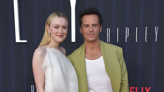 Herečka Dakota Fanning a herec Andrew Scott na...
