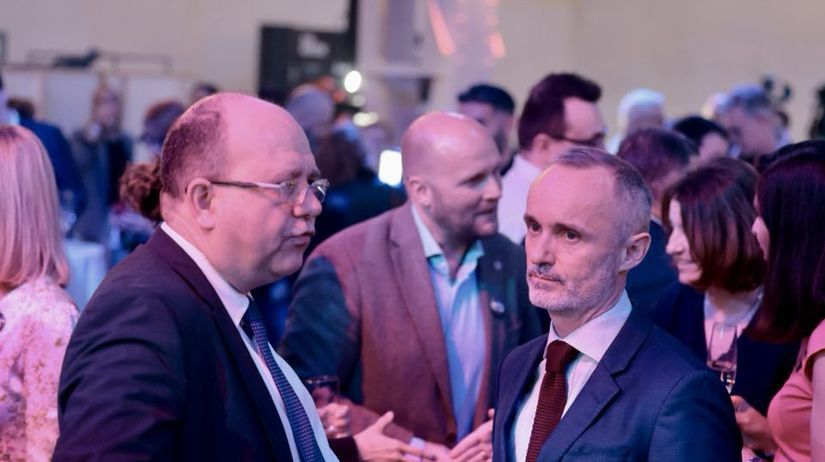 Korčoka prišli podporiť viacerí politici...