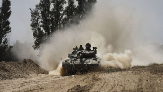 Izraelská armáda zhodila na mesto Gaza tisíce letákov vyzývajúcich na evakuáciu