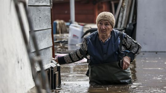 Rekordné záplavy sa v Rusku rozšírili do ďalších regiónov, hladiny riek stále stúpajú