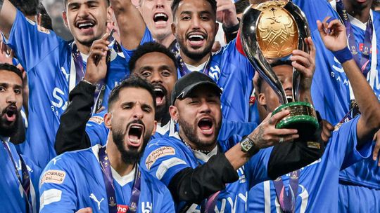 Ronaldo, v akej lige to hráš? Šialené scény v Arábii, fanúšik pred zrakom Benzemu či Neymara bičoval hráča