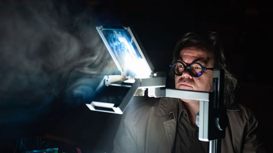 Robert Roth v inscenácii SND Pes na ceste.